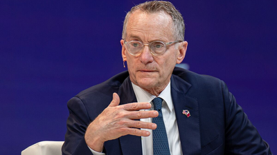 Howard Marks Says AI Is ‘Terrifying’ for Jobs, Queries Debt Cost